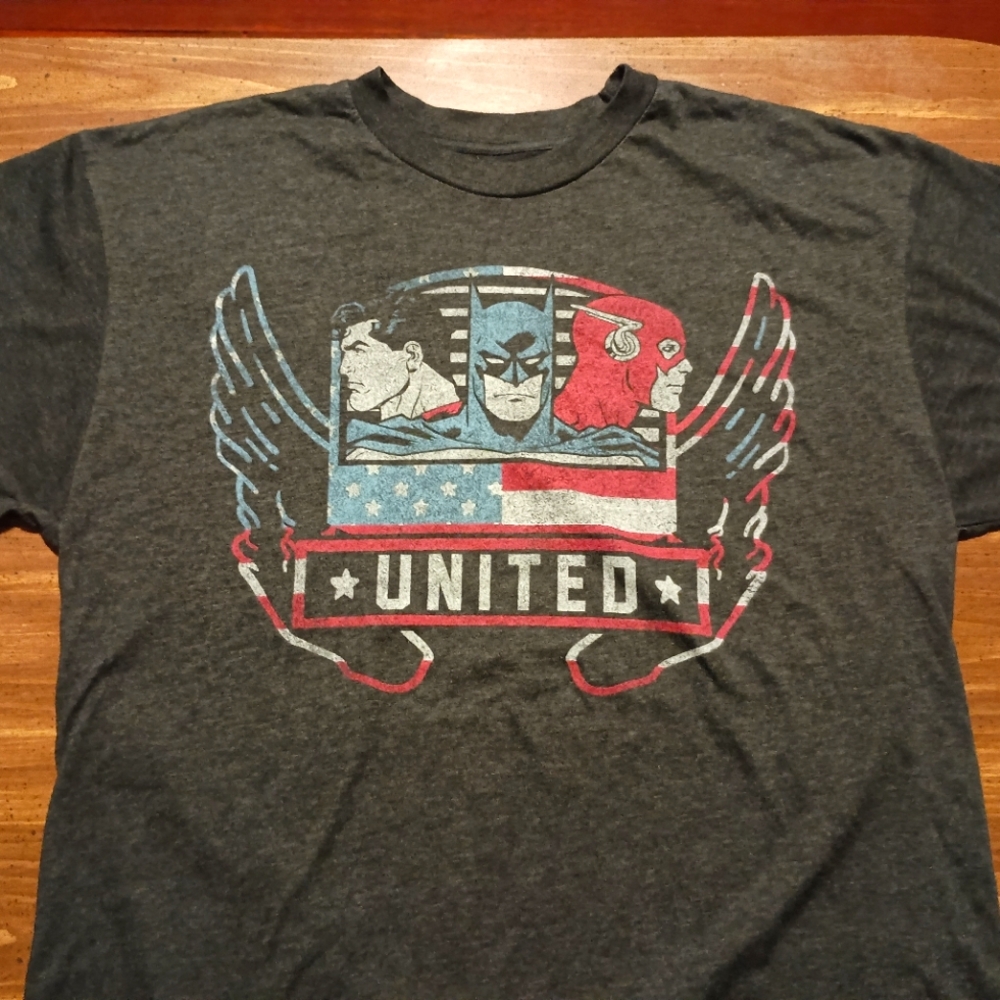 DC HEROES UNITED T-SHIRT - XLT // Superman Batman Flash Justice League tee shirt